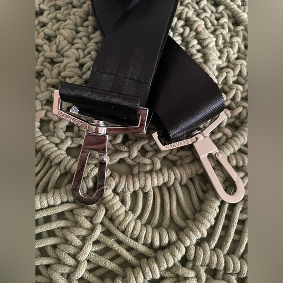 Harvey’s Seatbelt Bag Strap - Picture 4 of 5